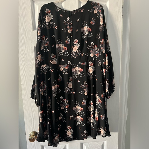 LOFT Black Floral Size 18 Long Sleeved Dress 🖤 - Picture 7 of 10